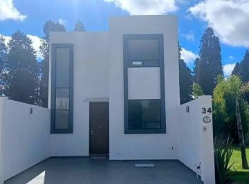 Casa · 146m² · 3 Recámaras · 2 Estacionamientos · Casa en Venta en San Pedro Cholula con Recamara en Planta Baja