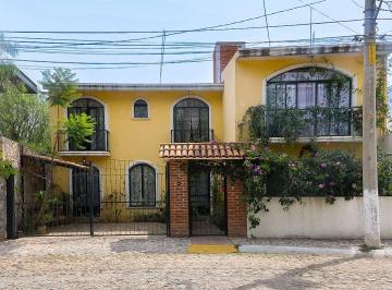 Casa de 4 habitaciones, León · Casa en Venta, Fracc Portones del Carmen. León, Guanajuato