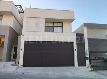 Casa · 255m² · 3 Recámaras · 2 Estacionamientos · Casa en Renta en Porto Cumbres Sector Roma, García, Nuevo León