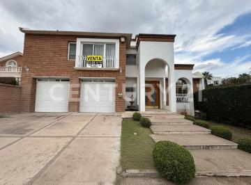 Casa · 380m² · 3 Recámaras · 4 Estacionamientos · Casa en Venta en Residencial Campestre en Cd. Chihuahua.
