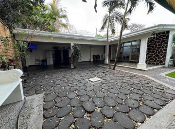 Casa · 430m² · 4 Recámaras · 2 Estacionamientos · Casa - Cuernavaca