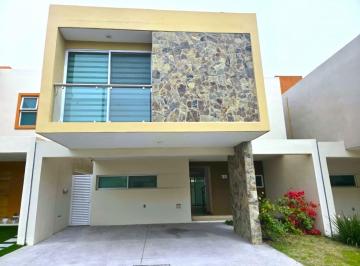 Casa en condominio · 214m² · 3 Recámaras · 2 Estacionamientos · Casa en Condominio en Renta en La Vista Residencial