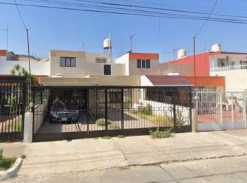 Casa de 4 habitaciones, Guadalajara · C. Bruno Moreno, Jardines Alcalde, Guadalajara, Jal.