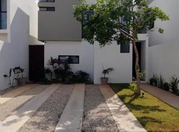 Casa · 104m² · 2 Recámaras · 2 Estacionamientos · Casa Amueblada en Renta en Residencial Floresta