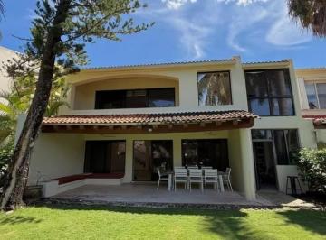 Casa · 400m² · 3 Recámaras · 2 Estacionamientos · Casa en Venta en Cancún | Residencial Isla Dorada | Lujo y Seguridad 24/7