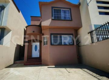Casa · 80m² · 3 Recámaras · 3 Estacionamientos · Casa en Renta en Fraccionamiento Acapulco, Ensenada B. C.