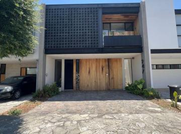 Casa de 3 habitaciones, Zapopan · Hermosa Casa en Venta en Solares
