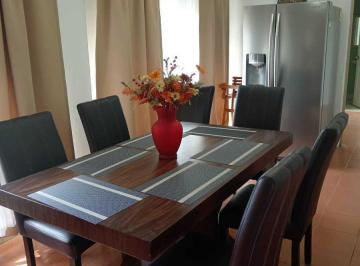 Casa · 200m² · 4 Recámaras · Casa en Renta