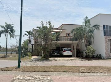 Casa · 253m² · 3 Recámaras · 2 Estacionamientos · Casa en Venta