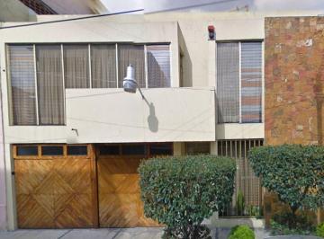 Casa de 4 habitaciones, Cuauhtémoc · Casa en Roma Sur, con Jardin, Cerca de Parque, Hospital, Centro Comercial, Plaza y Vias Rapidas.