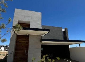 Casa de 3 habitaciones, León · Casa en Venta La Campiña del Bosque con Recamaras, 4 Baños y 4 Estacionamientos