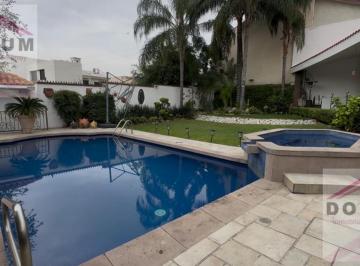 Casa · 300m² · 4 Recámaras · 2 Estacionamientos · Casa - Cumbres 3er Sector