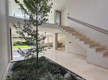 e14ea474edcacdeec8042c7ca0ba006cea420f900e7533d2931dabc3ad3d6035 · Residencia Moderna en Club de Golf Los Tabachines, Cuernavaca