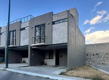 Casa · 111m² · 3 Recámaras · 2 Estacionamientos · Casa en Venta con Terreno Excedente Zona del Fortín