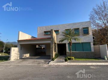 Casa · 320m² · 3 Recámaras · 2 Estacionamientos · Casa en Renta en Carolco Primer Sector