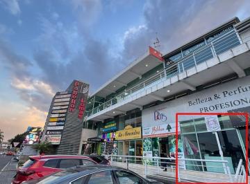 Local comercial · 33m² · 1 Estacionamiento · Local en Renta