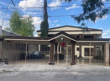 Casa de 5 habitaciones, Saltillo · Casa en Venta Parques de La Cañada