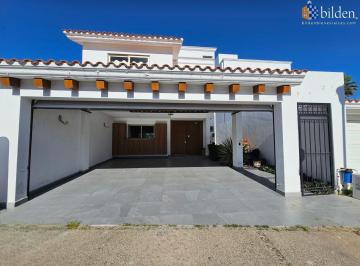 Casa · 226m² · 3 Recámaras · 2 Estacionamientos · Casa Amueblada en Renta en Fracc. El Cid Mazatlan