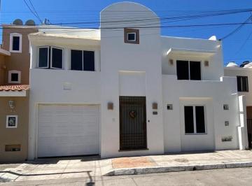 Casa · 135m² · 3 Recámaras · 1 Estacionamiento · Departamento en El Dorado