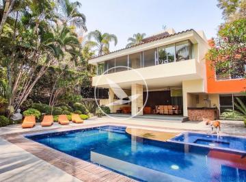 Casa de 5 habitaciones, Cuernavaca · Casa Moderna en Desnivel en Club de Golf Tabachines