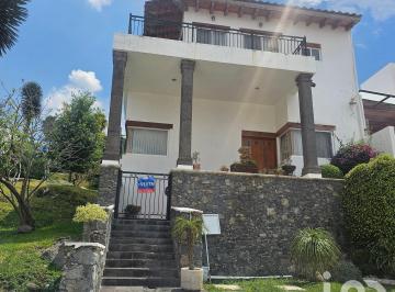Casa · 271m² · 3 Recámaras · 3 Estacionamientos · Casa en Venta El Cumbres del Cimatario Querétaro
