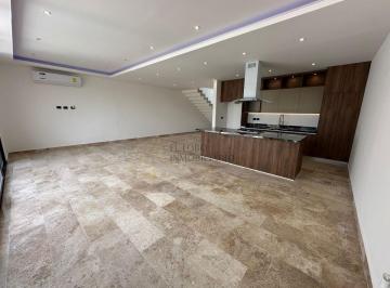 Casa en condominio de 3 habitaciones, Benito Juárez · Casa en Venta Río Residencial Cancún 3 Recámaras Alberca Patio Calle Cerrada 253 m² 2 Niveles