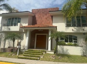 Casa en condominio de 3 habitaciones, Zapopan · Casa en Venta en Los Manzanos