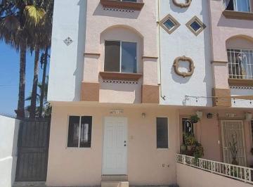 Casa de 4 habitaciones, Tijuana · Casa en Venta en Jardines de Agua Caliente | Ubicación Estratégica y Excelente Estado