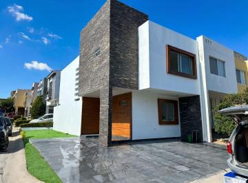 Casa en condominio de 3 habitaciones, Zapopan · Casa en Venta en Altavista