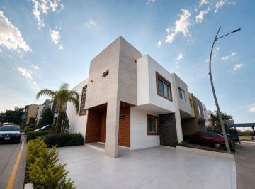 Casa en condominio de 3 habitaciones, Zapopan · Casa en Venta en Altavista