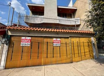 Casa de 4 habitaciones, Venustiano Carranza · Casa con 181 m² de Superficie de Terreno y 4 Recámaras en Venta en Jardín Balbuena