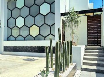 02bd8d459828b492a1165f1834bf80f83613ef322b2d8e0acb91dfa14f36f96d · Residencia de Autor en Juriquilla | Doble Altura · Jardín 90 m² · 3 Recámaras | L