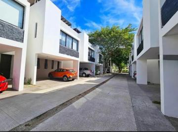 1 · Casa en Venta en Privada en Chuburna Hidalgo Merida Yucatan