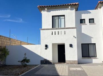 Casa de 3 habitaciones, Querétaro · Venta de Amplia Casa en Esquina….