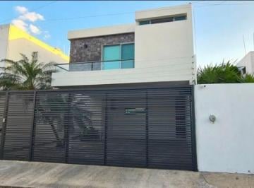 Casa · 207m² · 3 Recámaras · 2 Estacionamientos · Casa en Venta 3 Recámaras con Jardín y Alberca en Montebello Merida Norte Dentro de Periférico