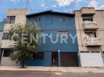 Casa · 334m² · 6 Recámaras · 2 Estacionamientos · Casa en Venta en La Joya, Gustavo A. Madero, Ciudad de México