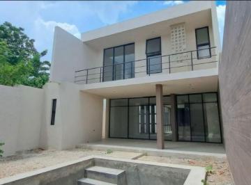 Casa · 304m² · 2 Recámaras · Casa en Venta 2 Recámaras, 3.5 Baños Alberca y Jardín en Santa Gertrudis Copo, Merida