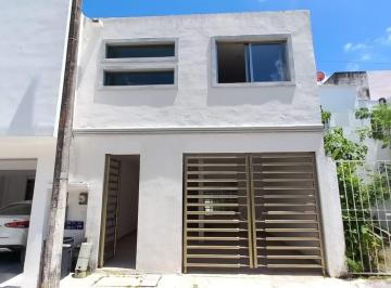 Casa · 197m² · 3 Recámaras · 2 Estacionamientos · Casa en Venta 3 Recámaras en Residencial Sol del Mayab, Sm 56 Av Las Torres, Cancún