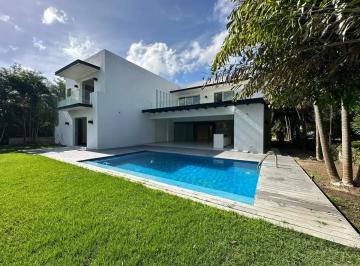 1 · Casa en Venta en Yucatan Country Club Merida