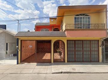 Casa de 5 habitaciones, San Julián · Casa en Venta en Aldama Pte. 39, Centro, San Julián, Jal.