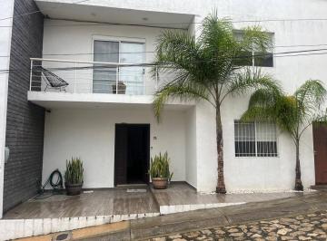 Casa · 230m² · 5 Recámaras · 1 Estacionamiento · Casa en Venta, Ixtapan de Sal, México
