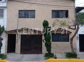 Casa · 285m² · 5 Recámaras · 3 Estacionamientos · Casa en Venta en Moctezuma, Venustiano Carranza, Ciudad de México