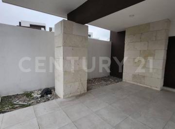 Casa · 242m² · 3 Recámaras · 2 Estacionamientos · Casa en Venta Solana Residencial, Cumbres García