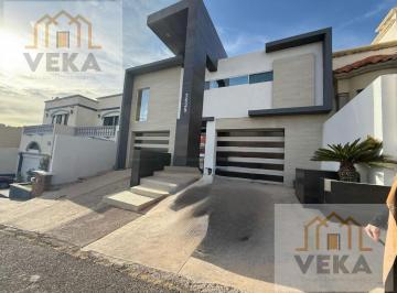 Casa · 379m² · 4 Recámaras · 4 Estacionamientos · Casa en Venta en Jardines de San Francisco