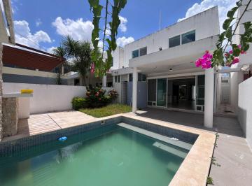 Casa en condominio de 3 habitaciones, Mérida · Casa con 3 Recámaras, Piscina, en Privada.