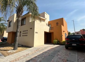 Casa · 235m² · 5 Recámaras · 6 Estacionamientos · Casa - Fraccionamiento Puerta Real