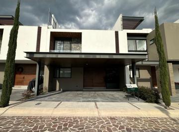Casa · 3 Recámaras · 2 Estacionamientos · Casa - Fraccionamiento Nuevo Refugio