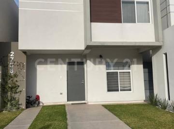 Casa · 120m² · 3 Recámaras · 2 Estacionamientos · Casa en Renta
