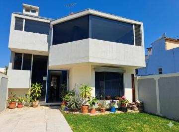 Casa de 3 habitaciones, Celaya · Amplia Casa en Calle Cerrada en Arboledas, celaya, Seguridad, Espacio y Comodidad en un Solo Lugar