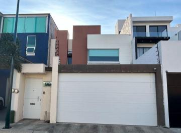 Casa en Venta de 3 habitaciones Fraccionamiento Praderas de Morelia · En Venta Casa Muy Bonita y Cómoda Praderas de Morelia, Fraccionamiento Privado